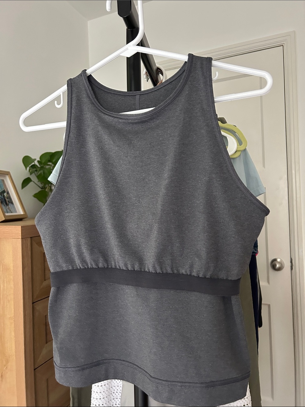 Everlane Perform Tank. Size medium. PTP 16”. Built in shelf bra. Like new. - Picture 4 of 4